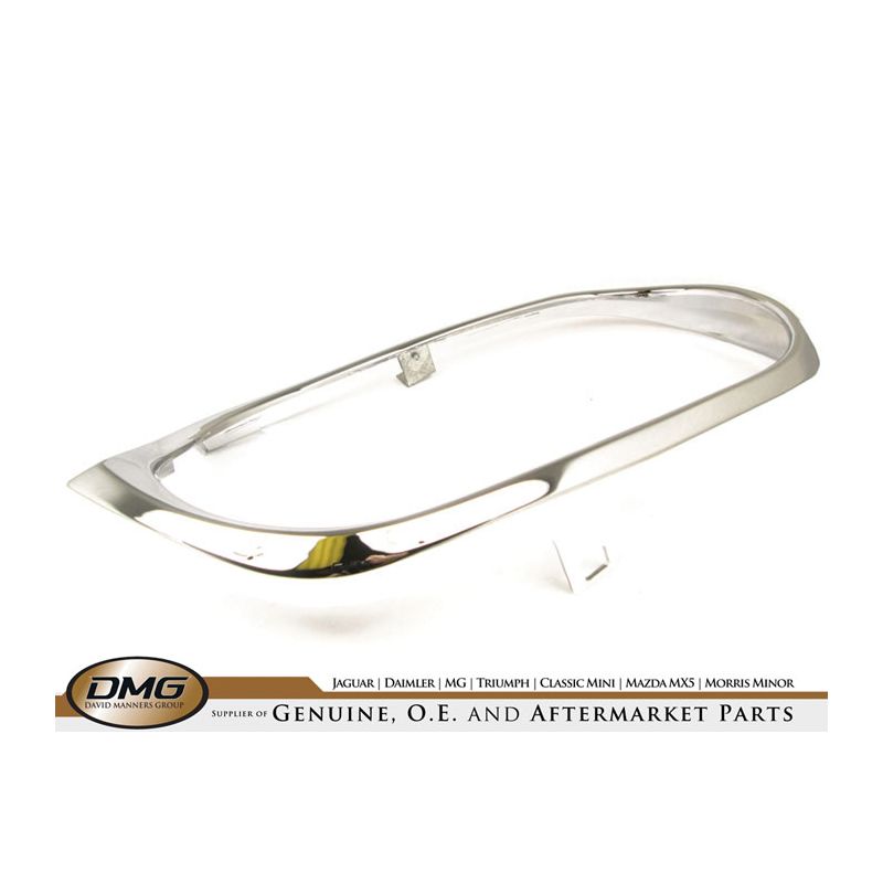 RH HEADLAMP SURROUND:  XJS