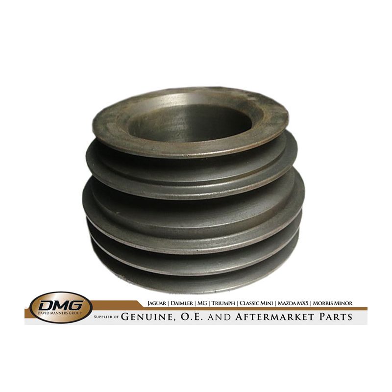 WATER PUMP PULLEY:  E-TYPE V12