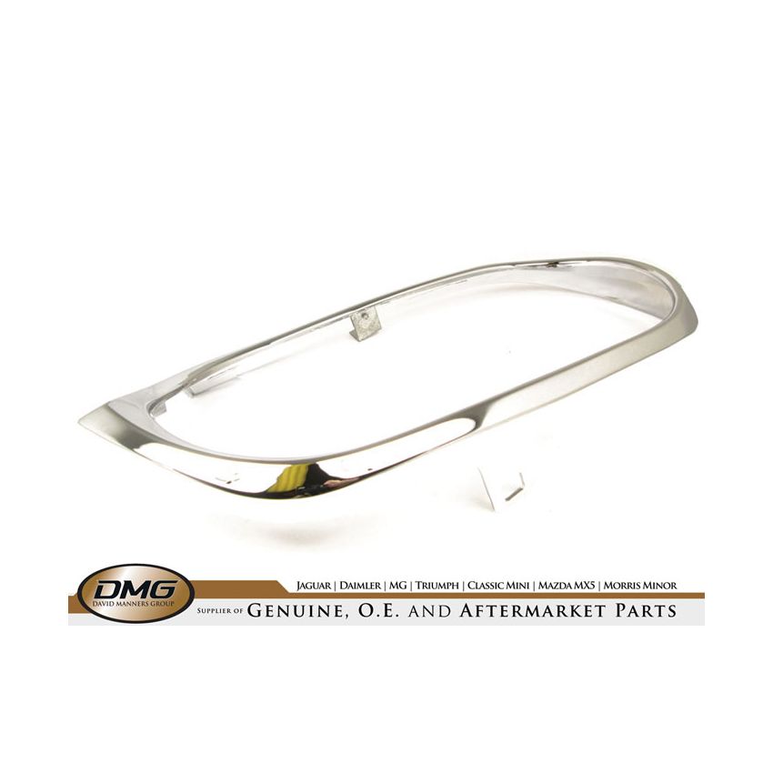 RH HEADLAMP SURROUND:  XJS