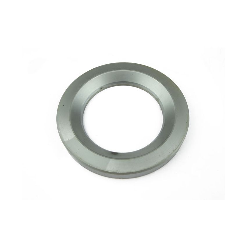 OUTER HUB SEAL TRACK:  I.R.S.LATE TYPE, XJS