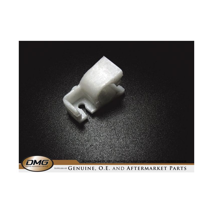 PETROL PIPE CLIP:  E-TYPE V12