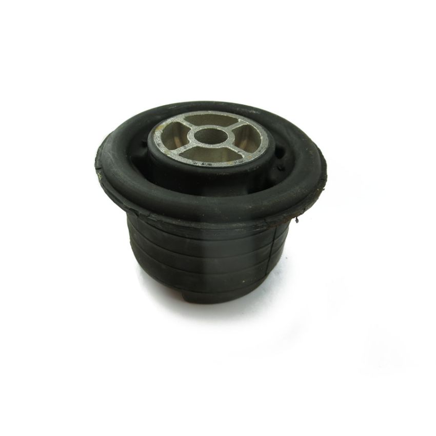 SUBFRAME MOUNTING BUSH:  XJ40